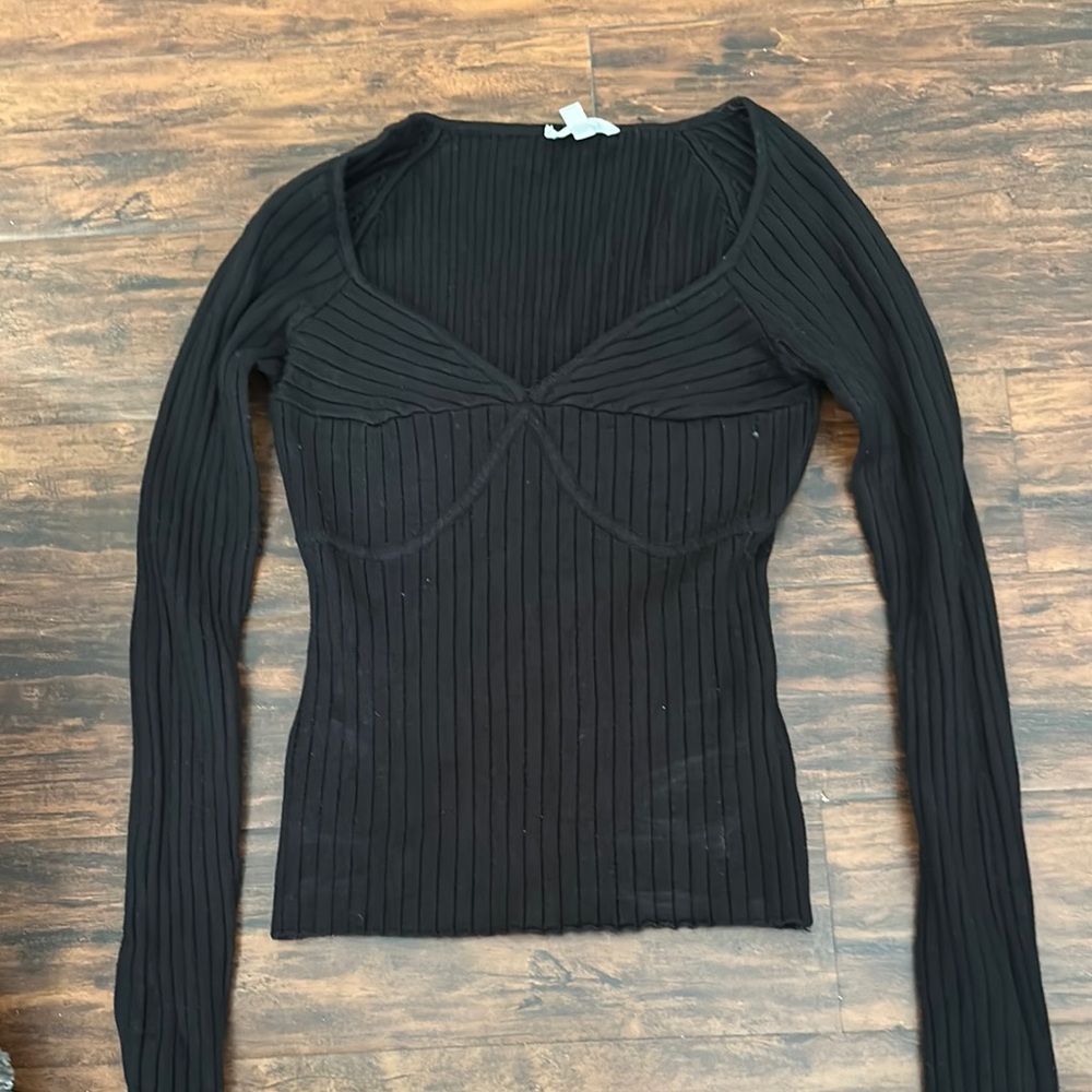 Vestique Black Ribbed Long Sleeve Top